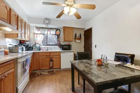 860 Maple Ln, Wheeling, IL 60090 photo 4
