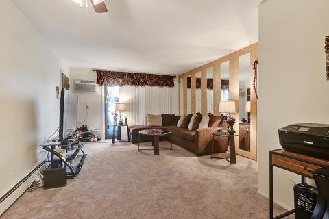 860 Maple Ln, Wheeling, IL 60090 photo 3