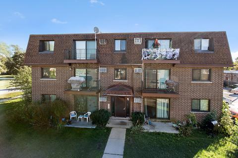 860 Maple Ln, Wheeling, IL 60090 photo 1