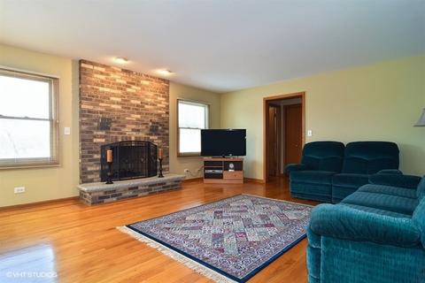 1525 Creekside Dr, Hoffman Estates, IL 60169 photo 2