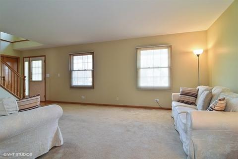 1525 Creekside Dr, Hoffman Estates, IL 60169 photo 8