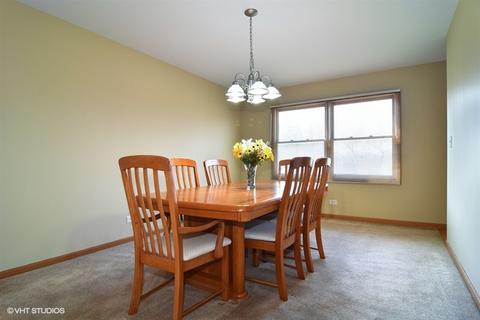 1525 Creekside Dr, Hoffman Estates, IL 60169 photo 3