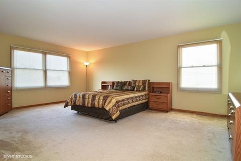 1525 Creekside Dr, Hoffman Estates, IL 60169 photo 9