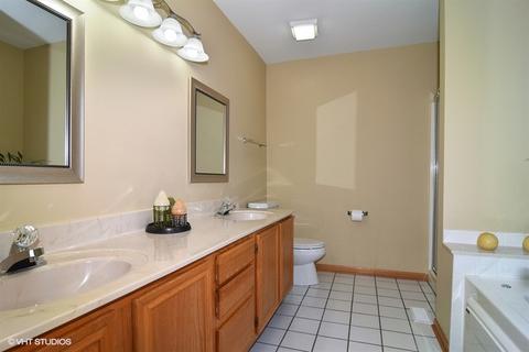 1525 Creekside Dr, Hoffman Estates, IL 60169 photo 10