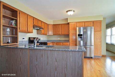 1525 Creekside Dr, Hoffman Estates, IL 60169 photo 5
