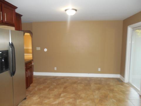 880 S Yates Ave, Kankakee, IL 60901 photo 5