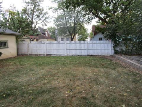 423 Jay St, Elgin, IL 60120 photo 3