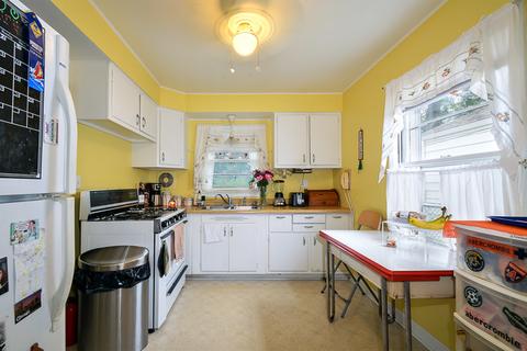 924 Alfini Dr, Des Plaines, IL 60016 photo 3