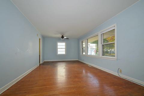 924 Alfini Dr, Des Plaines, IL 60016 photo 2