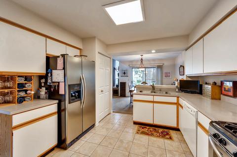 693 Bent Ridge Ln, Elgin, IL 60120 photo 5