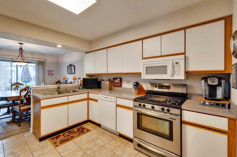 693 Bent Ridge Ln, Elgin, IL 60120 photo 4