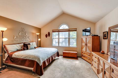 693 Bent Ridge Ln, Elgin, IL 60120 photo 9