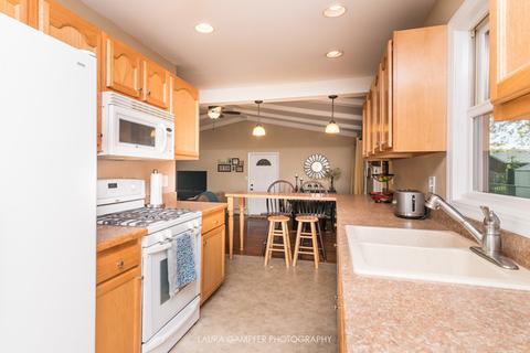 908 Willow St, Maple Park, IL 60151 photo 3
