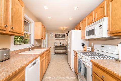 908 Willow St, Maple Park, IL 60151 photo 2
