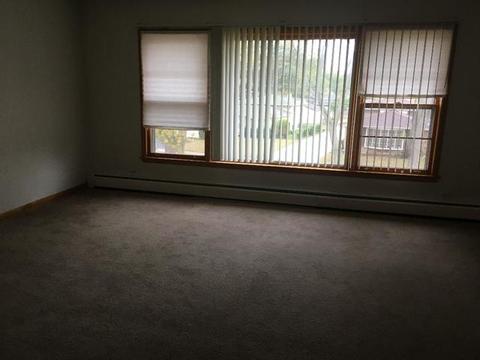 69 Dover Dr, Des Plaines, IL 60018 photo 3