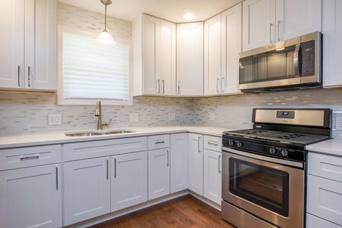 700 Cavan Ln, Des Plaines, IL 60016 photo 3