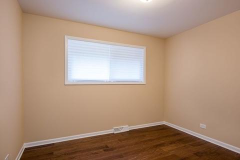 700 Cavan Ln, Des Plaines, IL 60016 photo 10