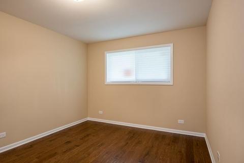 700 Cavan Ln, Des Plaines, IL 60016 photo 12