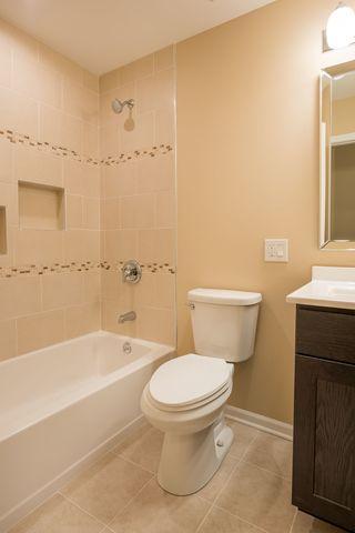700 Cavan Ln, Des Plaines, IL 60016 photo 9