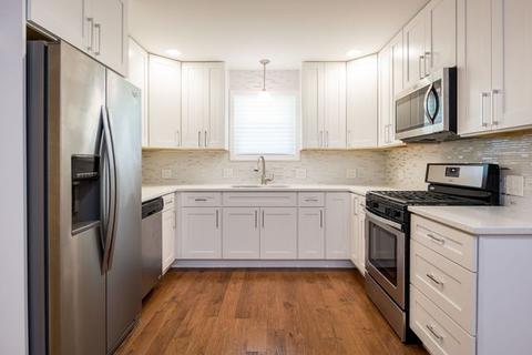 700 Cavan Ln, Des Plaines, IL 60016 photo 2