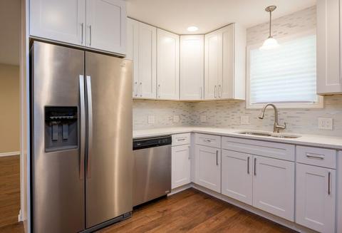 700 Cavan Ln, Des Plaines, IL 60016 photo 4