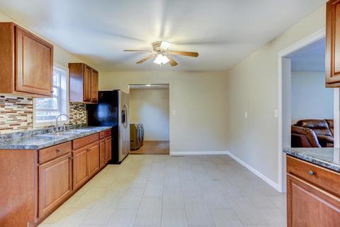 1913 Roberta Ln, Champaign, IL 61821 photo 9
