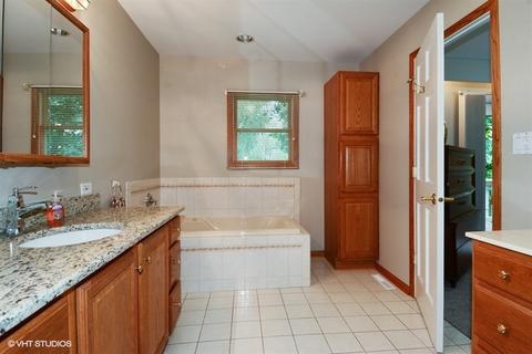 29 W435 W Schick Rd, Bartlett, IL 60103 photo 8