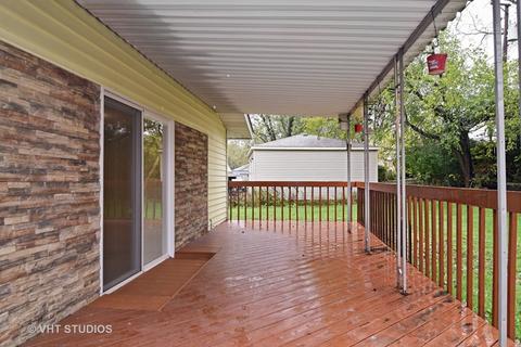 1675 Bedford Rd, Hoffman Estates, IL 60169 photo 14