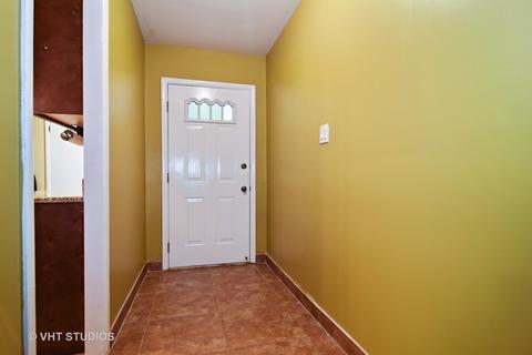 1675 Bedford Rd, Hoffman Estates, IL 60169 photo 2