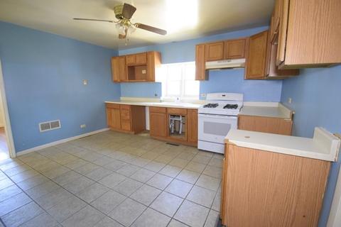 3827 Sangamon St, Steger, IL 60475 photo 8