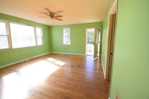 3827 Sangamon St, Steger, IL 60475 photo 2