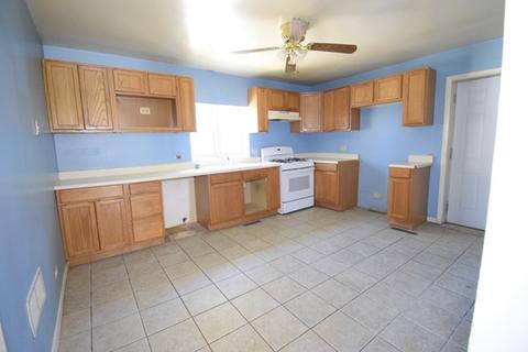 3827 Sangamon St, Steger, IL 60475 photo 6