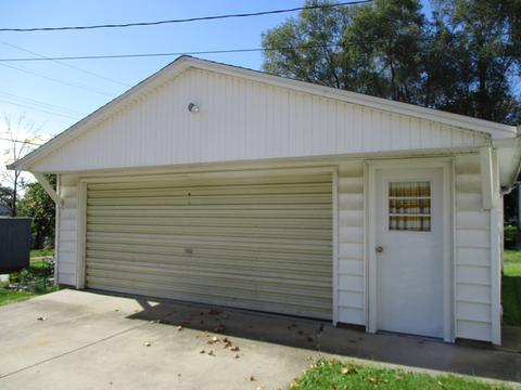 231 E Devlin St, Spring Valley, IL 61362 photo 3