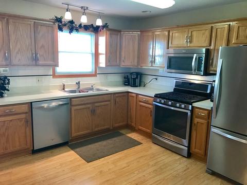 185 E Adams St, Manteno, IL 60950 photo 2