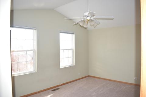 1019 Symphony Dr, Aurora, IL 60504 photo 4