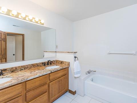 715 Red Bud Ct, Bartlett, IL 60103 photo 13