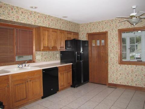 306 E Scott St, Tuscola, IL 61953 photo 16