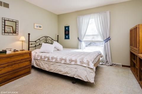33 Lockman Cir, Elgin, IL 60123 photo 8