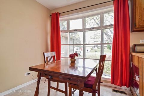 305 Windsor Dr, Roselle, IL 60172 photo 4
