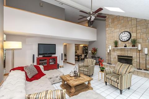 795 Rosedale Ave, Roselle, IL 60172 photo 8
