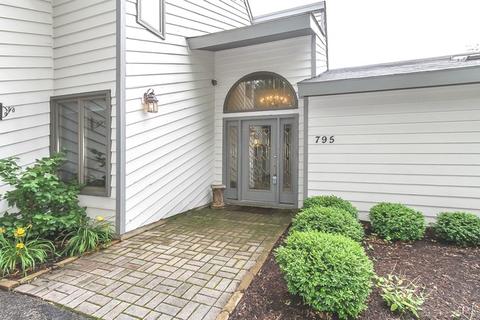 795 Rosedale Ave, Roselle, IL 60172 photo 2