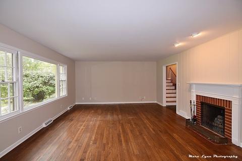 365 Cobblestone Dr, Aurora, IL 60506 photo 2