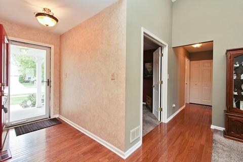 705 W Highgoal Dr, Wheeling, IL 60090 photo 2