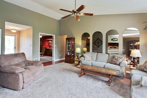 705 W Highgoal Dr, Wheeling, IL 60090 photo 4