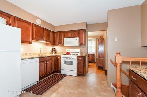 665 Juniper Ln, Bartlett, IL 60103 photo 2
