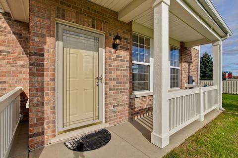 2400 Evergreen Cir, Mchenry, IL 60050 photo 2