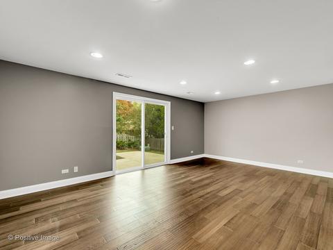127 E Mcclellan St, Bartlett, IL 60103 photo 8