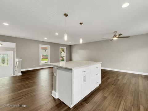 127 E Mcclellan St, Bartlett, IL 60103 photo 5