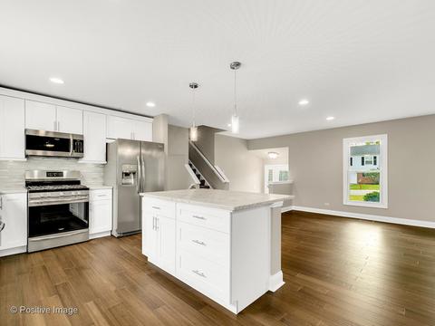 127 E Mcclellan St, Bartlett, IL 60103 photo 4