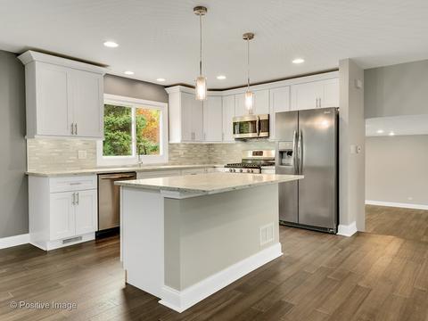 127 E Mcclellan St, Bartlett, IL 60103 photo 6